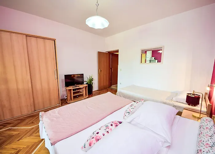Appartamento Dajak-3 By Interhome